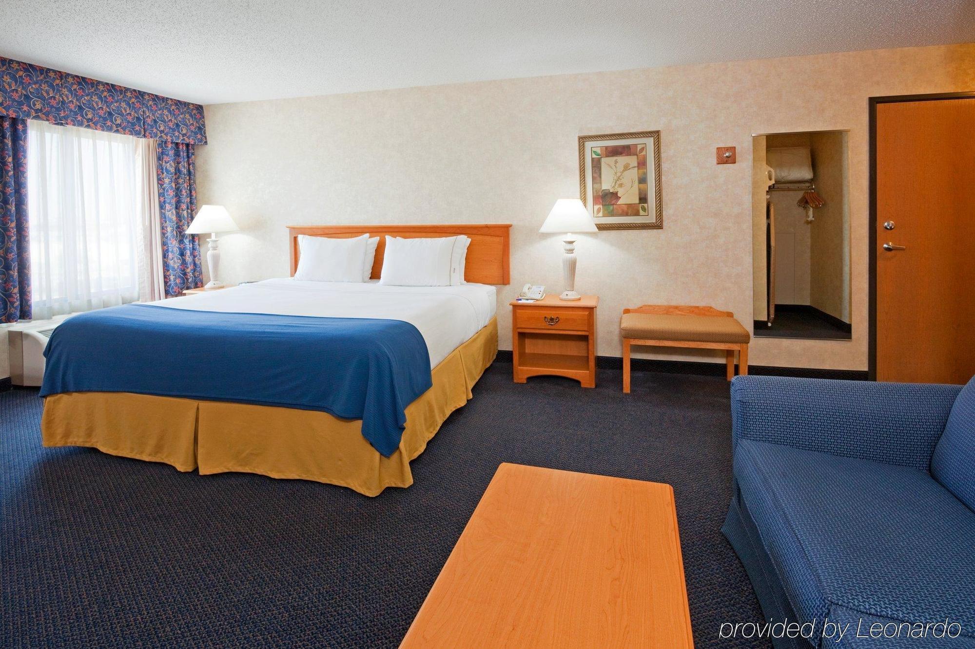 Holiday Inn Express Fargo - West Acres, An Ihg Hotel חדר תמונה